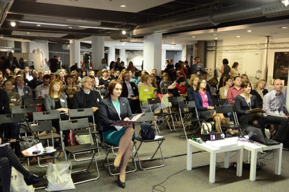 Niekonwencjonalne rozwiązania i ważne tematy II Anty-Konferencji CSR BIZNES, Firma - Wymiana poglądów i doświadczeń w najważniejszych dla rozwoju społecznej odpowiedzialności biznesu tematach miały miejsce podczas II Anty-Konferencji CSR.