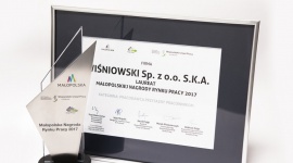 WIŚNIOWSKI laureatem I edycji Małopolskiej Nagrody Rynku Pracy BIZNES, Firma - Małopolska Nagroda Rynku Pracy to wyjątkowe wyróżnienie dla pracodawców, którzy w sposób szczególny wspierają rozwój zawodowy w regionie. Laureatem nagrody, w kategorii Pracodawca Przyjazny Pracownikom, została firma WIŚNIOWSKI.