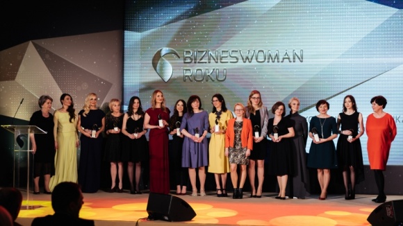 Wiemy, kto walczy o tytuły w IX edycji konkursu Bizneswoman Roku! BIZNES, Firma - Z ponad 260 zgłoszeń, Loże Ekspertów wyłoniły finalistki i finalistów w 7 kategoriach. O tym, kto zdobędzie tytuł Bizneswoman Roku 2017 dowiemy się podczas gali finałowej 1 marca br.