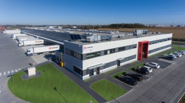 DB Schenker otwiera nowy ekologiczny terminal i zwiększa wolumen BIZNES, Firma - DB Schenker przenosi operację z Wrocławia do nowego większego terminalu w Nowej Wsi Wrocławskiej. Inwestycja pozwoli na zwiększenie liczby obsługiwanych przesyłek.