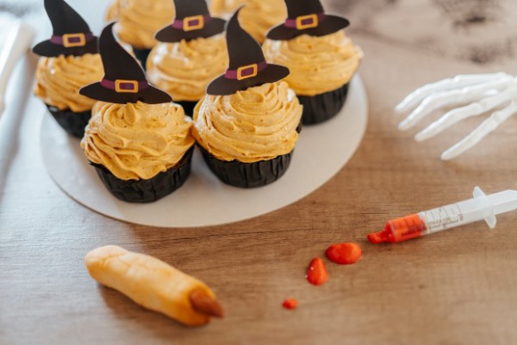 “Odgryzę palca wiedźmie” – Halloweenowa kampania “niecukierni” Fit Cake